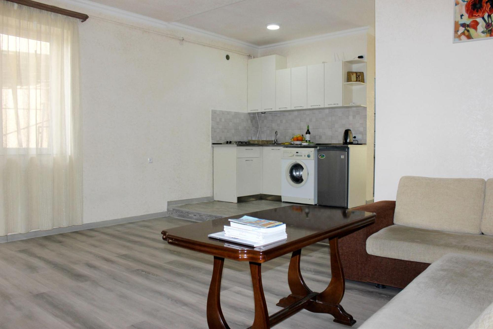 On Aygestan 11 Apartment