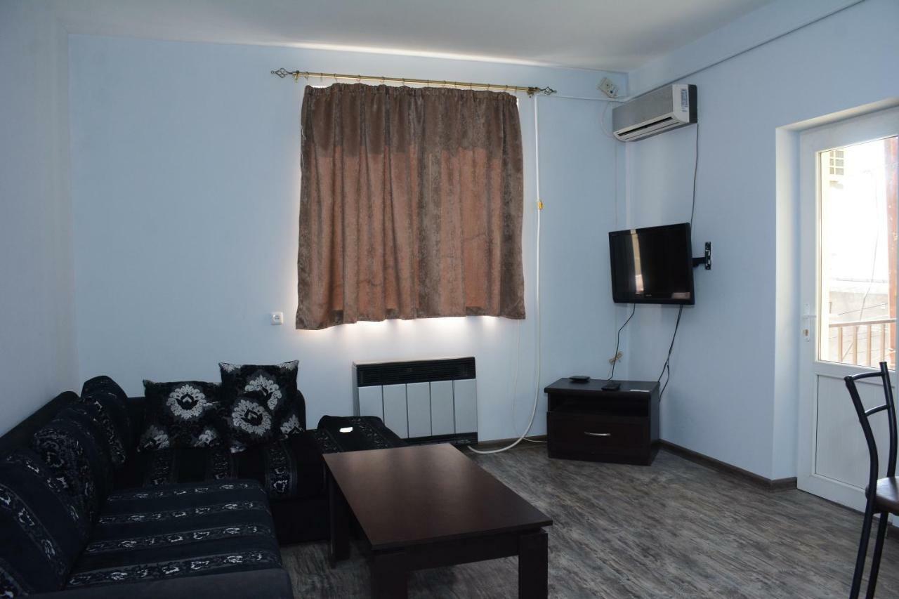 On Aygestan 11 Apartment